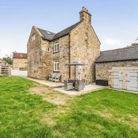 Stunning Cosy Rustic Farmhouse Alton Towers Peaks