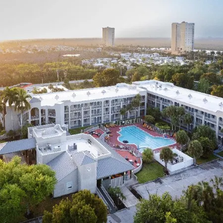 La Quinta Inn & Suites by Wyndham Ft. Myers-Sanibel Gateway