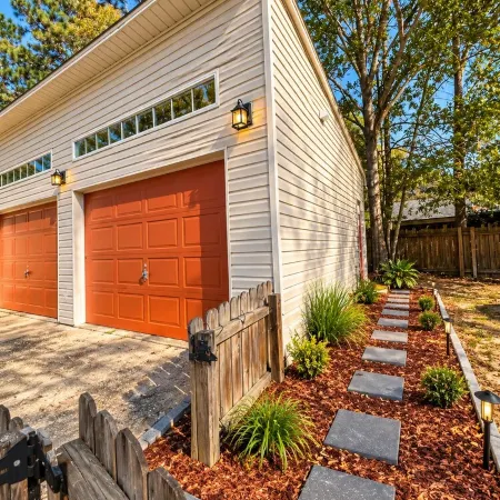 Groovy King Studio — Central Pensacola — Private & Spacious