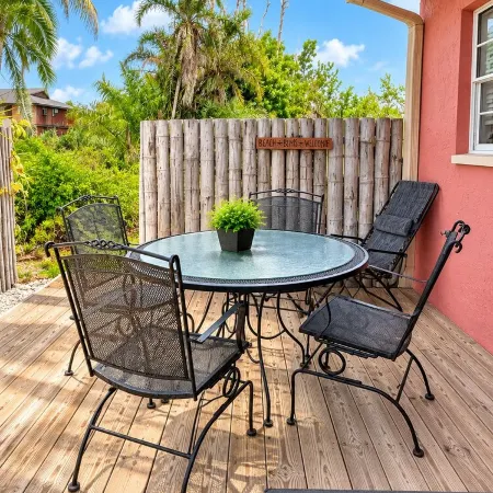 Sandy Feet Retreat 1A - Minutes to Sanibel - Pool - Fast WiFi - Free Parking
