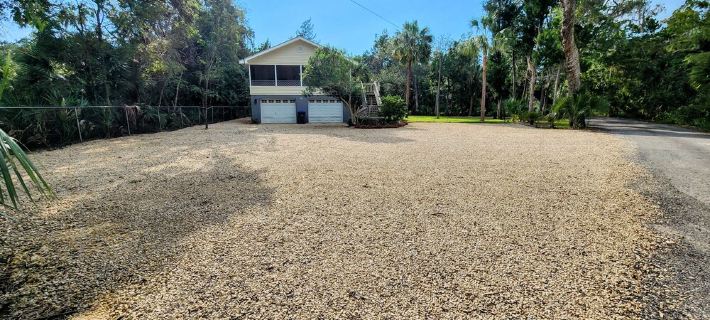GULF ACCESS  home w/ dockage, private yard & 2 min walk to eat and stores! Hotels in Steinhatchee