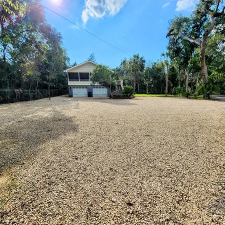 GULF ACCESS  home w/ dockage, private yard & 2 min walk to eat and stores! Hotels in Steinhatchee