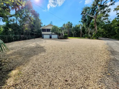 GULF ACCESS  home w/ dockage, private yard & 2 min walk to eat and stores! - Boutique