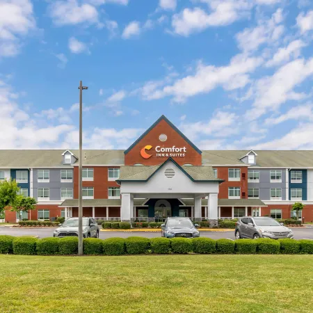 Comfort Inn & Suites Hampton Near Coliseum Hotels in Hampton