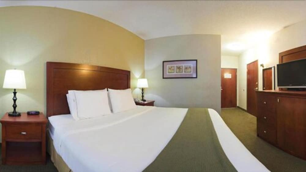 Holiday Inn Express Hotel & Suites Bedford, an Ihg Hotel