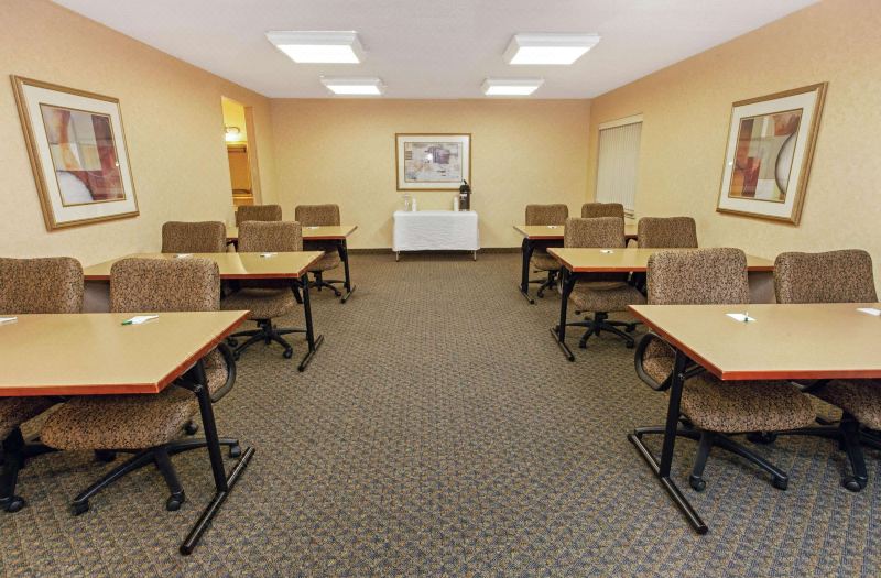 La Quinta Inn & Suites by Wyndham Stevens Point photo 4