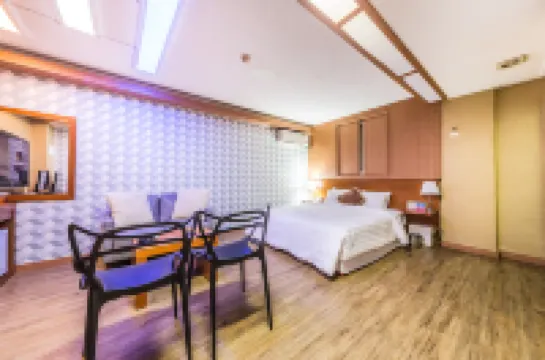 Oryu Bon Motel Hotels near Abraham Park Kenneth Vine Collection Museum