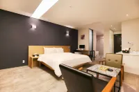Geumsan Gung Self Check-in Motel - parking