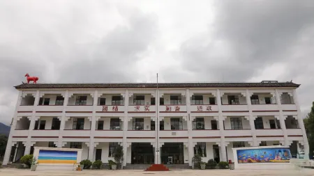 Wuyuan Baimi Cang Homestay Отели рядом с достопримечательностью «Fengyuzhen»