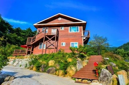 Gurye Seomjingang Panorama Pension Отели в г. Куре