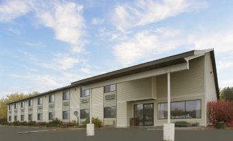 America's Quality Inn & Suites - Finlayson