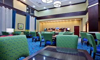 Holiday Inn Express & Suites Akron Regional Airport Area