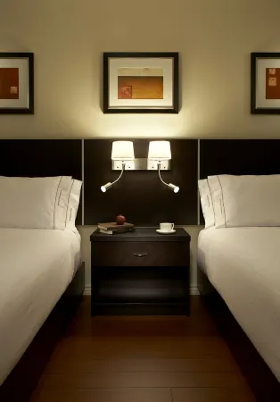 Holiday Inn & Suites Montreal Airport