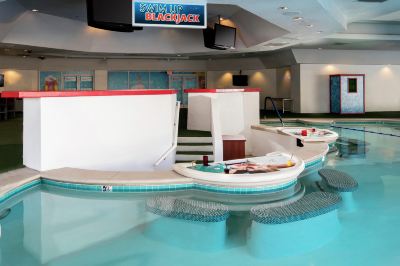 屋内プール トロピカーナ ラスベガス ア ダブルツリー バイ ヒルトン ホテル＆リゾートの写真