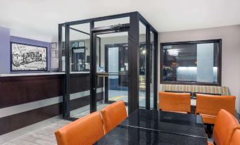Super 8 by Wyndham Locust Grove