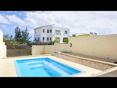 Palmyre Residence No 8 Licensed by Tourism Authority 10071 Отели в г. Маврикий