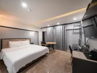 Busan Daeyeondong Hotel Onna Hotels near أوريوكدو سكاي ووك