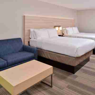 Holiday Inn Express & Suites Cincinnati - Mason Rooms