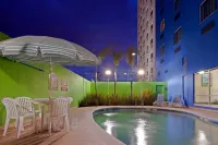 Holiday Inn Express & Suites TOLUCA ZONA AEROPUERTO by IHG - Pools