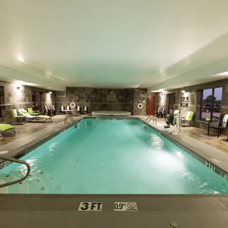 Holiday Inn Express & Suites CLINTON by IHG