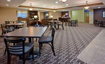 Holiday Inn Express Devils Lake