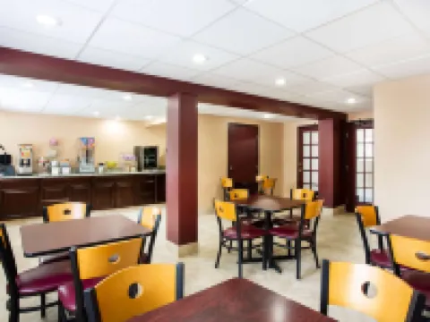 Super 8 by Wyndham Chester/Richmond Area バミューダのホテル