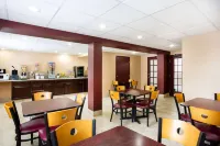 Super 8 by Wyndham Chester/Richmond Area Hoteles en Chester