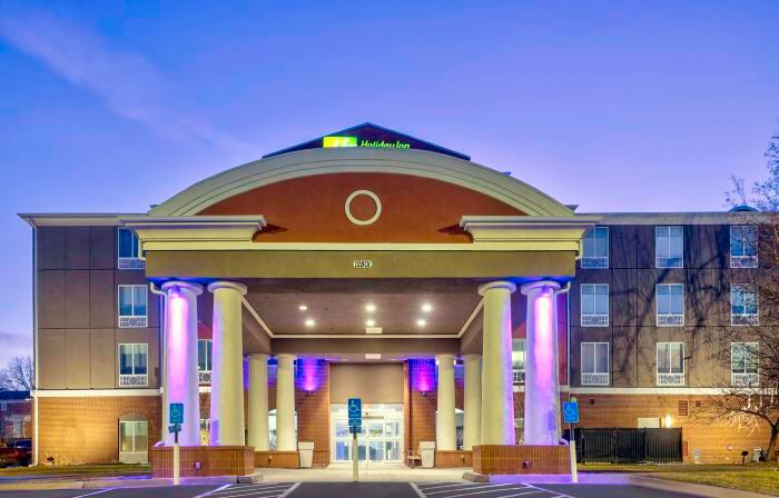 Holiday Inn Express & Suites KANSAS CITY-GRANDVIEW by IHG