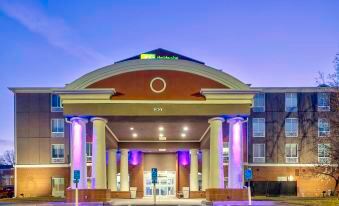 Holiday Inn Express & Suites Kansas City-Grandview