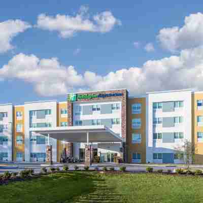 Holiday Inn Express & Suites Wildwood – the Villages Hotel Exterior