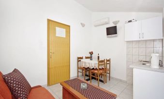 Comfortable Apartment in Makarska Near to Beach