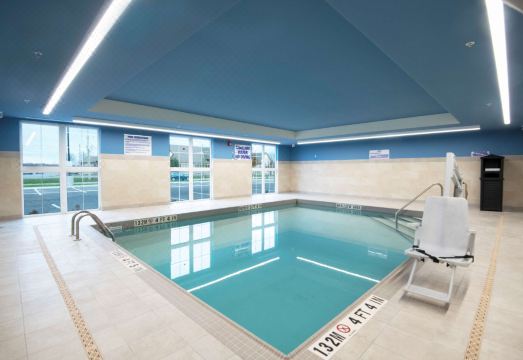 Carlton Holiday Hotel & Suites Over view