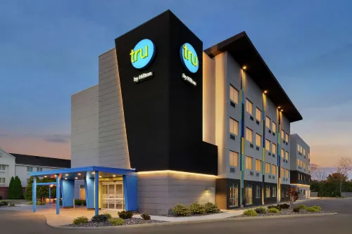 Tru by Hilton Sandusky - Parking