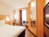 Ibis Versailles Château Hotels near قاعة المرايا