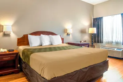 Econo Lodge Inn & Suites