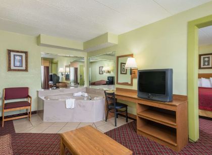 Days Inn & Suites by Wyndham Springfield on I-44