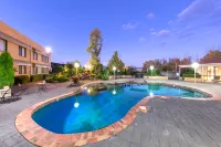 Garden City Hotel, Signature Collection - Pools
