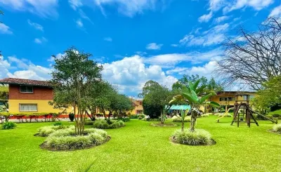 Finca Hotel La Ponderosa Hoteles en Candilejas