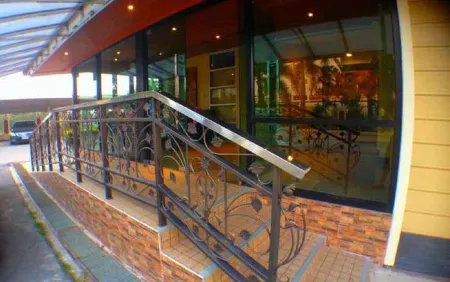 Seksub Place Отели рядом с достопримечательностью «Wihan Phra Mongkhon Bophit»