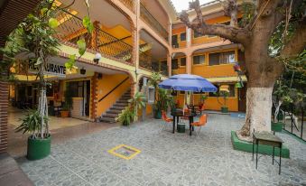 Hotel El Meson de La Luna - Housity