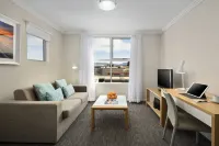 Quest Wollongong Hotel dekat Fresh on Crown Caffe