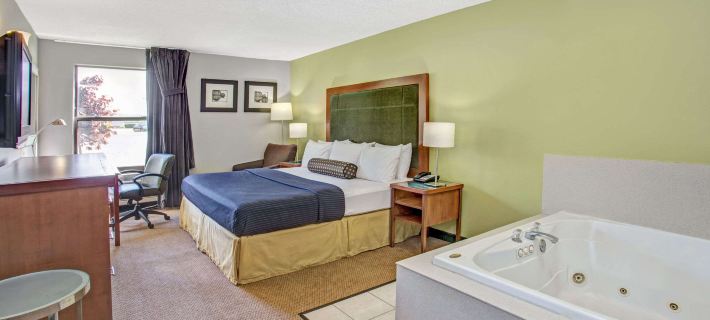 Days Inn by Wyndham Lake Bluff/Great Lakes Naval Base Hotels in Lake County