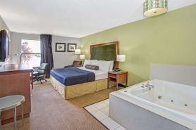 Days Inn by Wyndham Lake Bluff/Great Lakes Naval Base