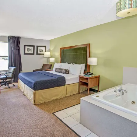 Days Inn by Wyndham Lake Bluff/Great Lakes Naval Base