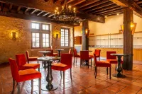 Hôtel Le Donjon - Coeur de la Cité Médiévale - petit déjeuner