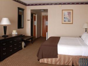 The Plaza Hotel & Suites Winona