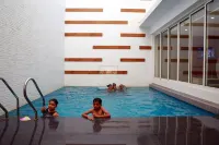 Luxe Loft - Pools