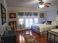 Lady Geneva Bed & Breakfast Hotel dekat Ronkonkoma Station