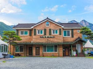 Gongju Gyeryongsandeul Flower Pension