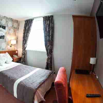 Thomas James Hotel Rooms